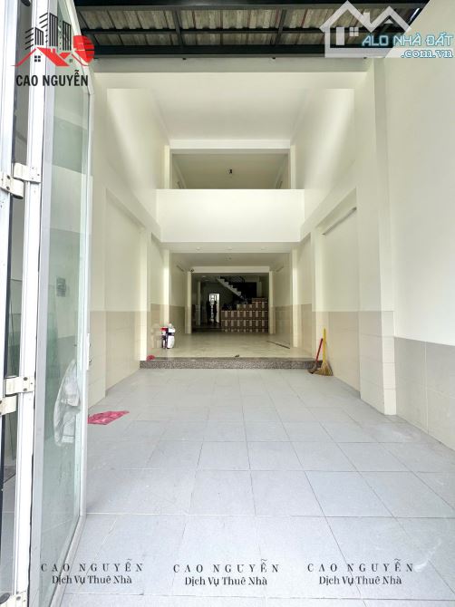 Nhà (4m x 20m) 5 tầng, điện 3 pha, tời hàng, Đường Chiến Lược.