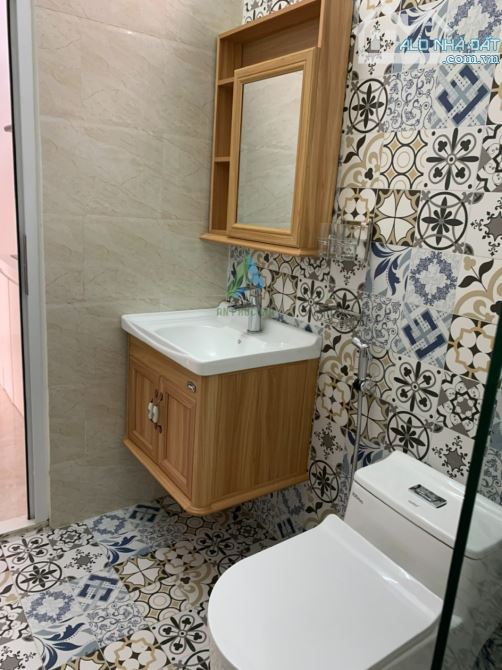 CHO THUÊ NHÀ NGUYÊN CĂN MẶT TIỀN ĐƯỜNG NGUYỄN HỮU THỌ - 125 M² - 2 PN - GIÁ 35 TRIỆU