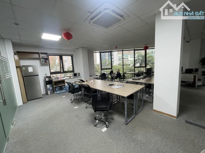 Cho thuê văn phòng 150m2 phố lê văn lương, lô góc chỉ 24tr/tháng