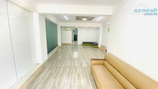 Cho thuê Mặt bằng Trần Cung, Hoàng Quốc Việt ngã tư đông dân đi lại