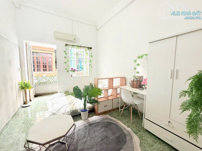Cho thuê căn hộ ban công, Q4, Đường Đoàn Văn Bơ, gần ĐH Nguyễn Tất Thành, ĐH Luật