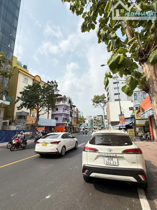 Cho thuê nguyên tòa nhà văn phòng Mặt tiền 10-12/3D Kỳ Đồng, Quận 3.