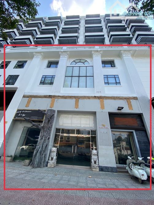 MẶT TIỀN LỚN, SẢNH HƠN 600M2 CẠNH PHỐ TÂY BÙI VIỆN – SỐ 80 TRẦN HƯNG ĐẠO, QUẬN 1!!