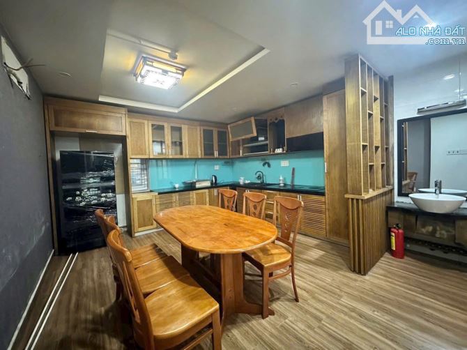 Cho thuê nhà 4 tầng khu phố Hàn đường Dương Tự Minh, Sơn Trà, cách biển 200m