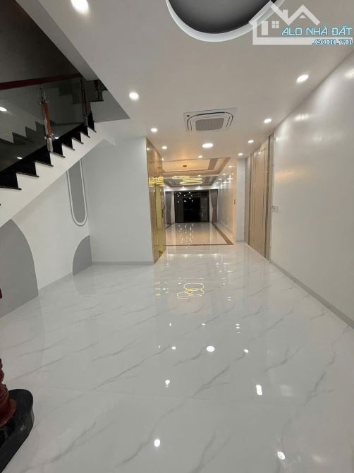 Cho thuê nhà 1 trệt 3 lầu sân thượng mặt tiền ĐL Đông tây giá 25 triệu