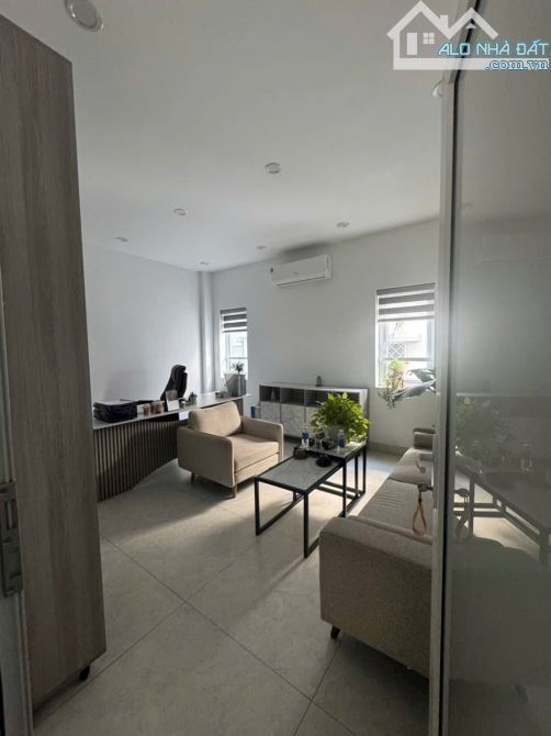 🏡Cho thuê nhà 4 tầng mặt tiền Hoàng Diệu - Đoạn 2 chiều - CÓ THANG MÁY