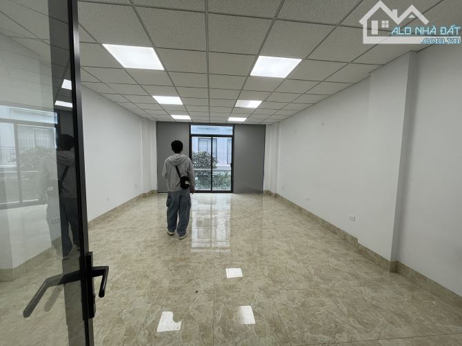 Cho thuê văn phòng Mỗ Lao, Hà Đông, 56 m2 /tầng sàn thông