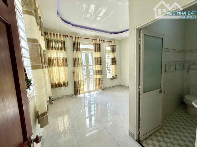 NGUYÊN CĂN HẺM XE HƠI SAU CHỢ BÌNH TRIỆU 3LAU,4PN GIÁ 15TR
