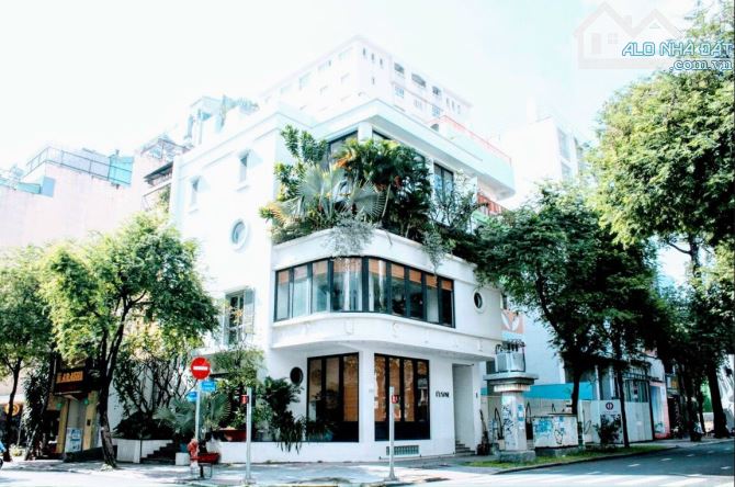 GÓC 2 MẶT TIỀN NGANG 14M, GẦN VINHOMES BA SON – SỐ 20 LÊ THÁNH TÔN, QUẬN 1!!!