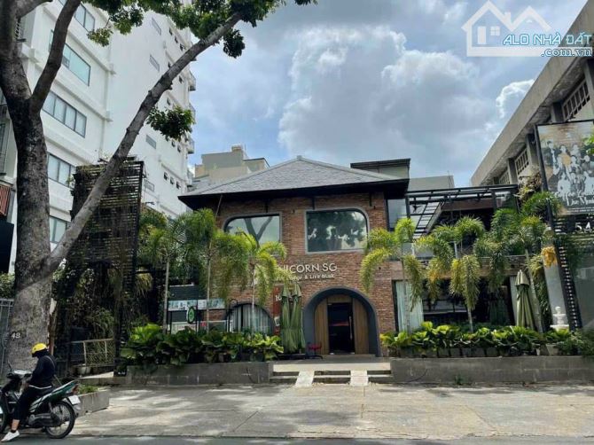 MẶT TIỀN LỚN NGANG 17M - SỬ DỤNG HƠN 1.300M2 CÓ SÂN VƯỜN – SỐ 55 NGUYỄN ĐÌNH CHIỂU, QUẬN 1