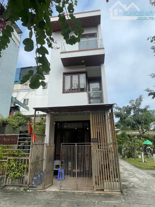 Nhà 3 tầng 2 mặt kiệt ô tô đường Lý Tự Trọng ngay cạnh Toà Hành Chính