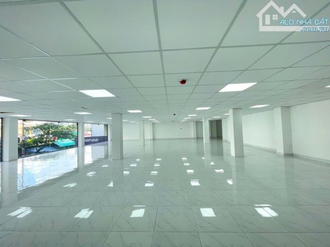 VĂN PHÒNG ĐẸP NGUYỄN PHONG SẮC – TẦNG 6 FULL KÍNH – 75M² – GIÁ CHỈ 15TR/THÁNG