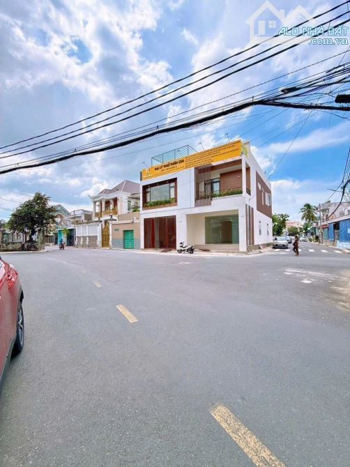 Cho thuê mặt bằng tầng trệt đường phạm hữu lầu