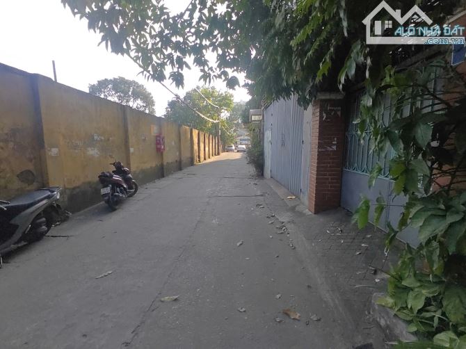 CHO THUÊ NHÀ NGUYÊN CĂN 3T SÂN VƯỜN NGUYỄN VĂN CỪ - NGÕ THÔNG Ô TÔ TRÁNH.