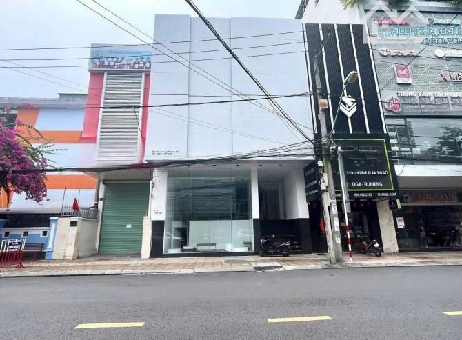 Cho thuê nhà nguyên căn siêu vip đường Lý Tự Trọng, Nha Trang. Dt: 225m2 ngang 9 mét