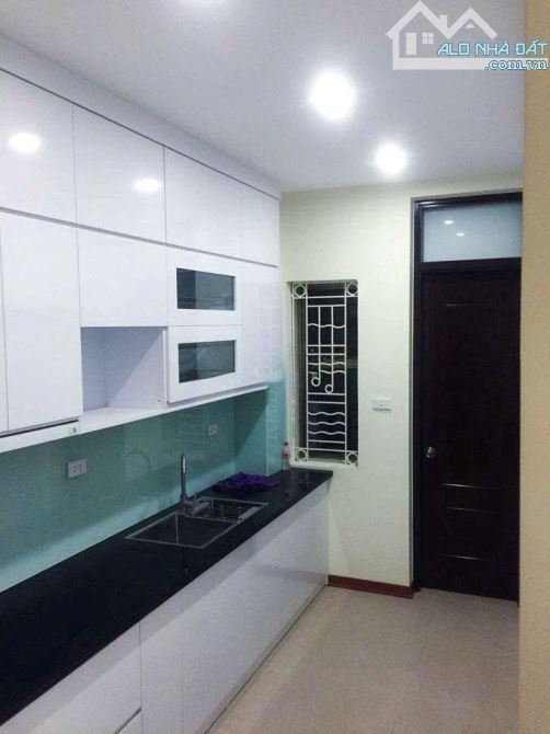 Cho thuê căn hộ CC Cốm Vòng, Dịch Vọng Hậu, Cầu Giấy 77m giá 12.5tr NHÀ SẠCH ĐẸP