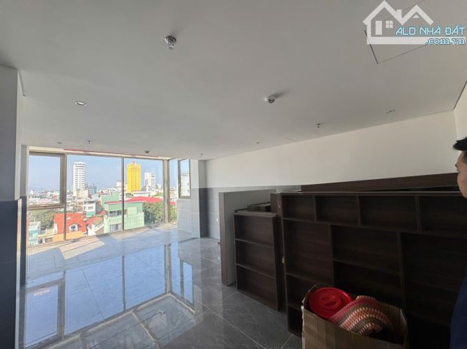 CHO THUÊ MẶT BẰNG + PHÒNG TẦNG 6 MẶT TIỀN TRẦN GIÁ CHỈ 2x,xxx