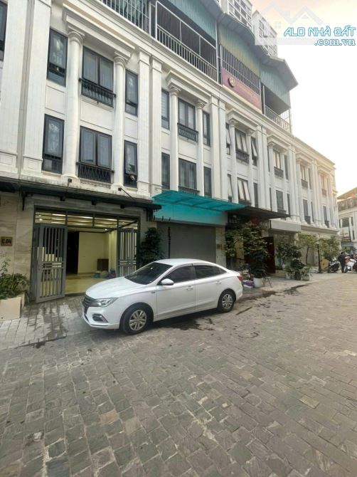 Cho Thuê Nhà Liền Kề 120M² × 4 Tầng - Full Đồ - Ô Tô Ngủ Trong Nhà - Giá Thuê 40tr/th