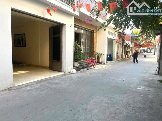 🔥 CHO THUÊ NHÀ NGUYÊN CĂN 3 TẦNG MẶT NGÕ TRẠI LẺ GẦN AEON MALL OTO NGỦ TRONG NHÀ