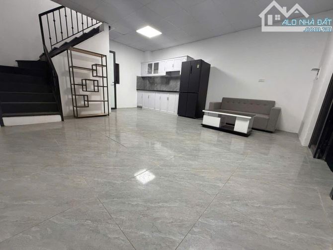 Cho thuê nhà ngõ phố Vũ Hữu Thanh Xuân 36m x 3 tầng, giá 8tr/tháng