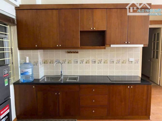CHO THUÊ CHUNG CƯ K1 Việt Hưng Long Biên 75 m giá 8 TRIỆU 2 NGỦ,1 KHÁCH , ĐỦ NỘI THẤT