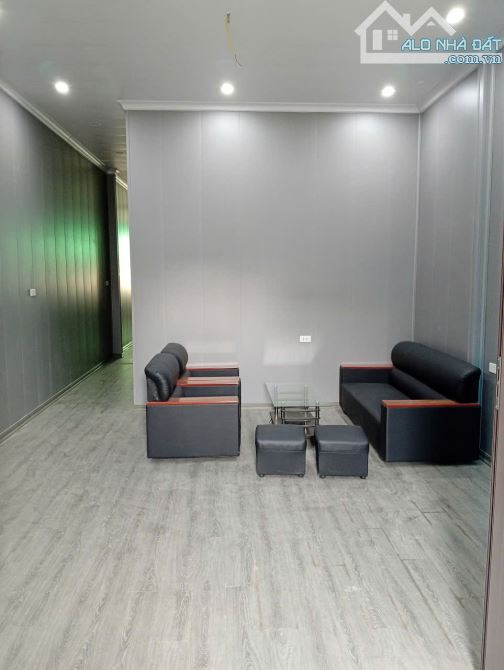 Cho thuê nhà ngõ 93 Hoàng Văn Thái, 103 m2 , đường ngõ 2 oto tránh nhau
