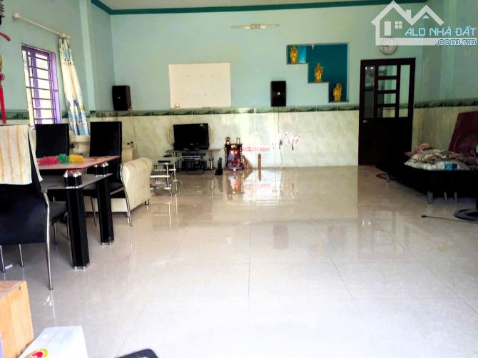 Cho thuê nhà sân vườn Hiệp Bình Chánh 117m2 gần chợ, sân rộng 20m2