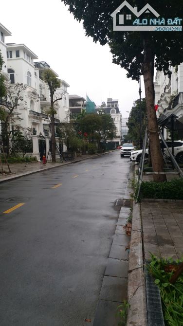 Cho thuê biệt thự Louis City, Đại Mỗ, 200m2 5 tầng, hoàn thiện đẹp làm văn phòng