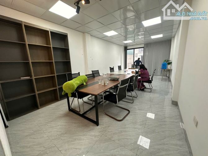 Cho thuê văn phòng Mỗ Lao - Vũ Trọng Khánh 50 m2/tầng, sàn thông , đường rộng