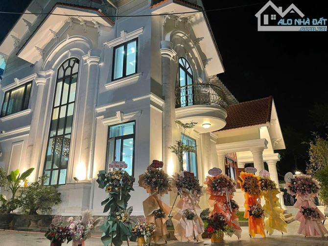 🔥🔥 CHO THUÊ BIỆT THỰ 2 TẦNG LÔ GÓC MẶT TIỀN ĐƯỜNG 44M VÕ VĂN KIỆT GẦN 400M2 GIÁ 30TR/THÁ