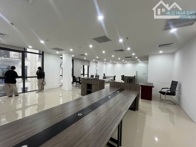 Cho thuê văn phòng 120 m2 tại Vạn Phúc, sàn thông đẹp như ảnh, giá chỉ 18 tr/tháng
