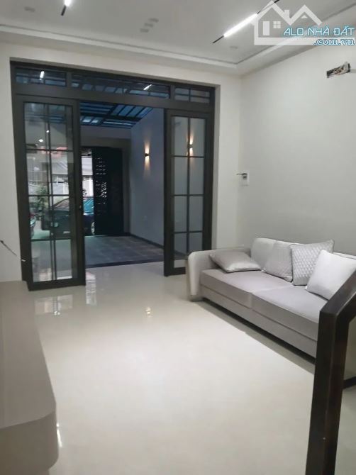 Cho thuê nhà 4 tầng 80m2 Nguyễn Đức Cảnh, Lê Chân. Ô tô đỗ trước cửa 5 cái .