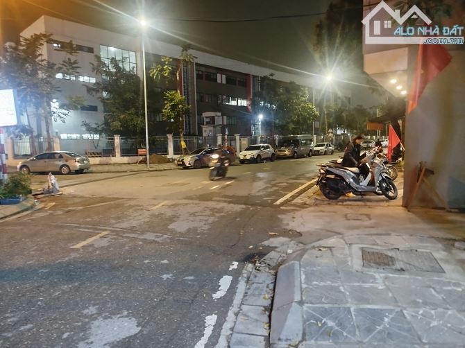 CHO THUÊ CCMN PHỐ THẠCH BÀN LONG BIÊN 30m giá 3.4 Triệu, Đủ NỘI THẤT GẦN AEON LONG BIÊN