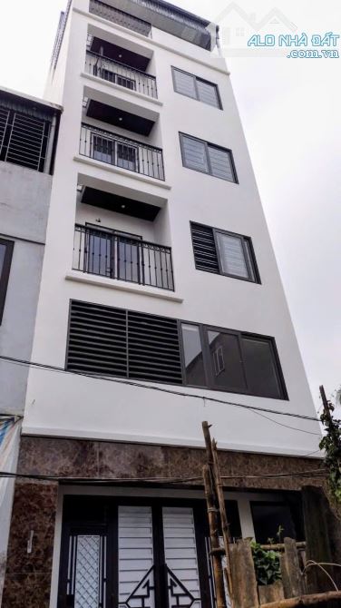 CHO THUÊ CCMN PHỐ THẠCH BÀN LONG BIÊN 4 TRIỆU 30m ĐỦ NỘI THẤT GẦN AEON VÀ CẦU VĨNH TUY