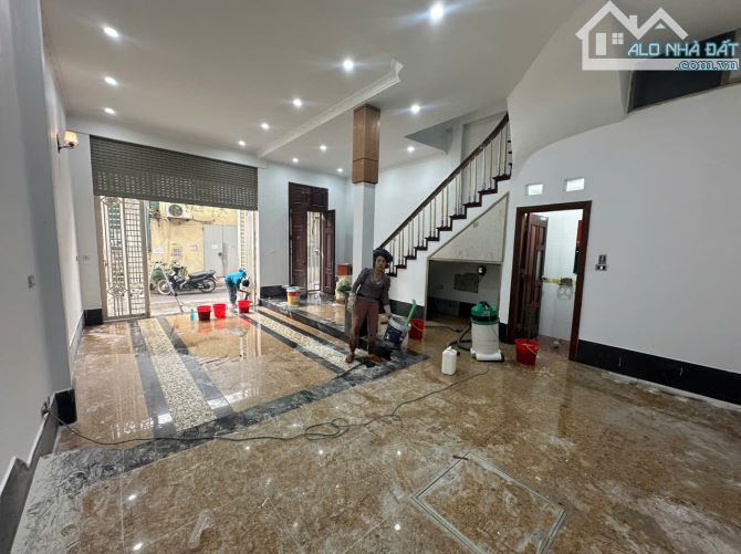 Cho thuê nhà riêng Phân Lô Nguyễn Xiển, 55 m2 x 6 tầng, có t1.2.3 thông sàn tiện vp, kDOL