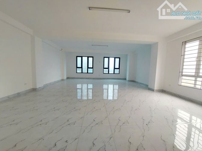 Cho thuê văn phòng 100 m2 tại Nguyễn Xiển, Gần Ecogreen
