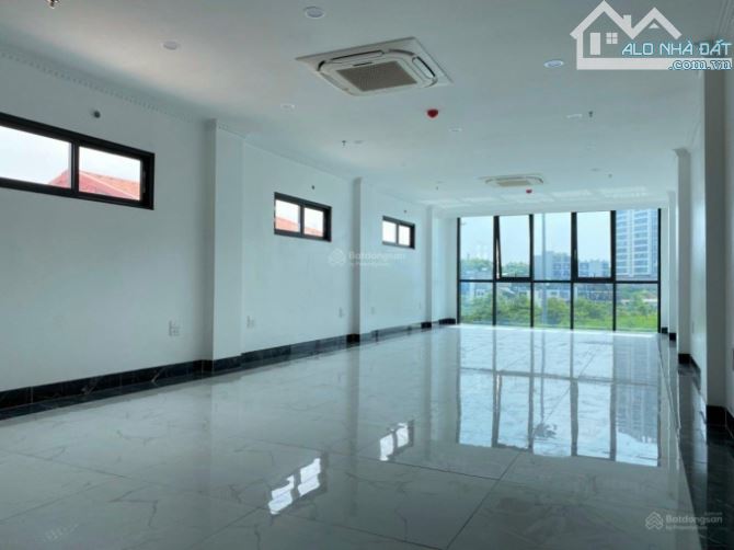 Cho thuê tòa nhà ở Cầu Diễn 150m2, 7 tầng, 1 hầm, thông sàn, thang máy.