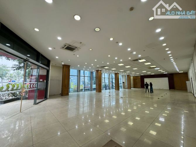 Cho thuê MBKD mặt phố Khúc Thừa Dụ 220m² - 3 thoáng full kính giá 48tr/tháng