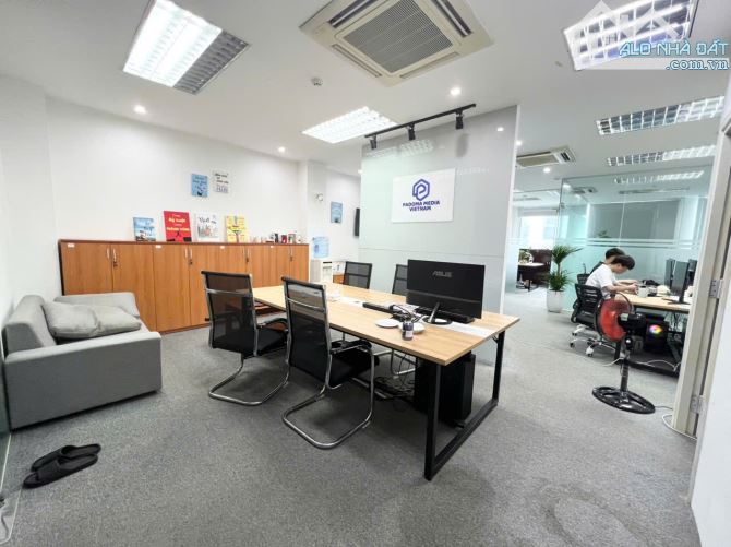CHO THUÊ VĂN PHÒNG TẠI HOÀNG QUỐC VIỆT 50M2-60M-70M2 GIÁ 10-12-15 TR / THÁNG .