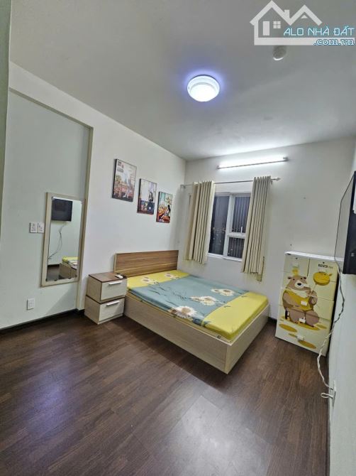 Chung cư Hoa Sen gần Đầm Sen, căn 2p ngủ, 77m2,nội thất giá 11tr