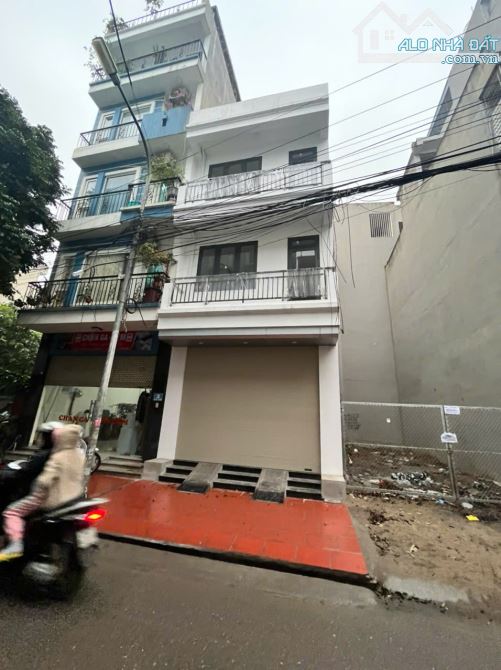 Cho thuê nhà mới KĐT Văn Khê thông sàn thang máy chỉ 14tr