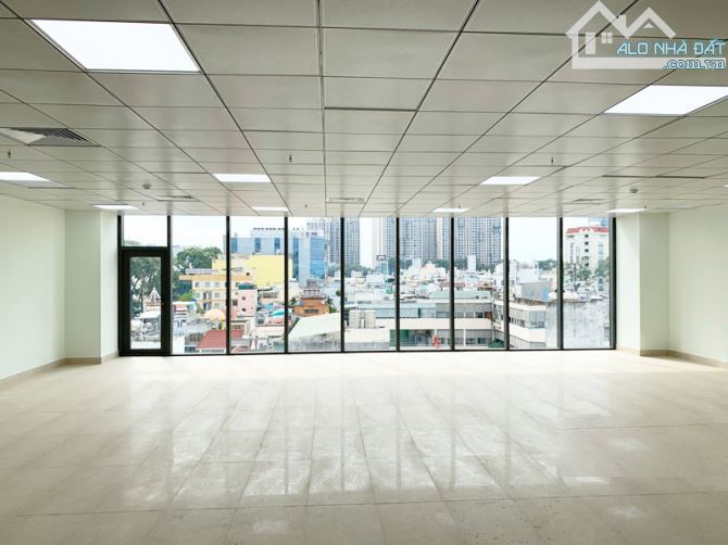 Cần cho thuê gấp sàn 70m2 mặt phố Hoàng Quốc Việt- sàn đẹp, mới kính coong