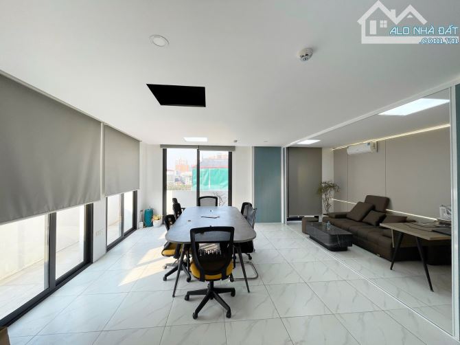 Văn phòng 72m² 2 mặt thoáng Nguyễn Phong Sắc chỉ 12tr/tháng