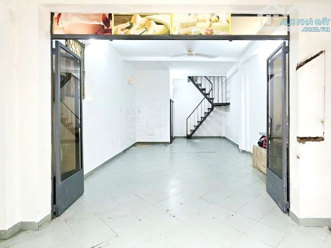 Cần cho thuê nhà trung tâm vị trí đẹp 4.2m x 10m hẻm Phạm Ngũ Lão, Q1