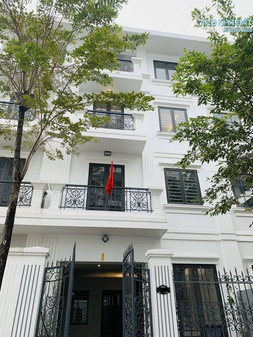 Cho thuê nhà KĐT Đại Kim Nguyễn Xiển 70m x 4 tầng thông sàn thang máy 27tr