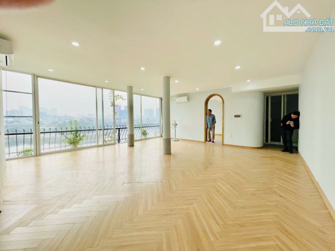 Cho thuê văn phòng Kim Mã 120m2 view hồ 25tr FREE dịch vụ, FREE xe máy