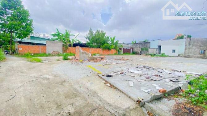 Cho thuê đất 930 m2 khu Hồng Phát 25 triệu