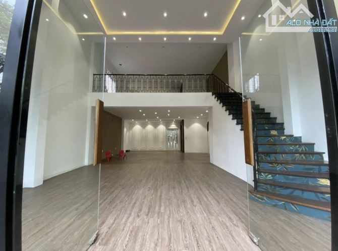 Cho thuê nhà mặt đường Lê Lợi - Ngang 7,5m - Rộng 120m2 - Cho thuê 4 tầng hiện trạng đẹp