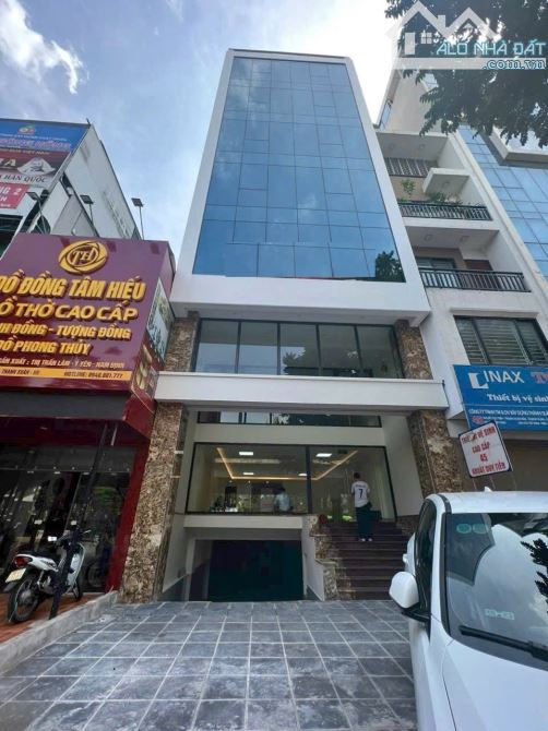 Cho thuê nhà MP Quang Trung. DT 156m2, 7 tầng 1 Hầm, Có PCCC, thang máy, điều hòa âm trần