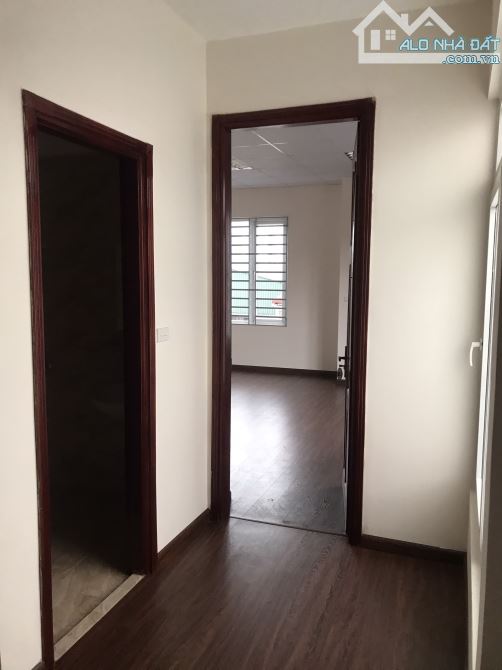 Nhà tại Đào Tấn 80m2x4T MT8m nhà sạch đẹp vị trí tốt phù hợp spa, văn phòng,.. giá 40tr